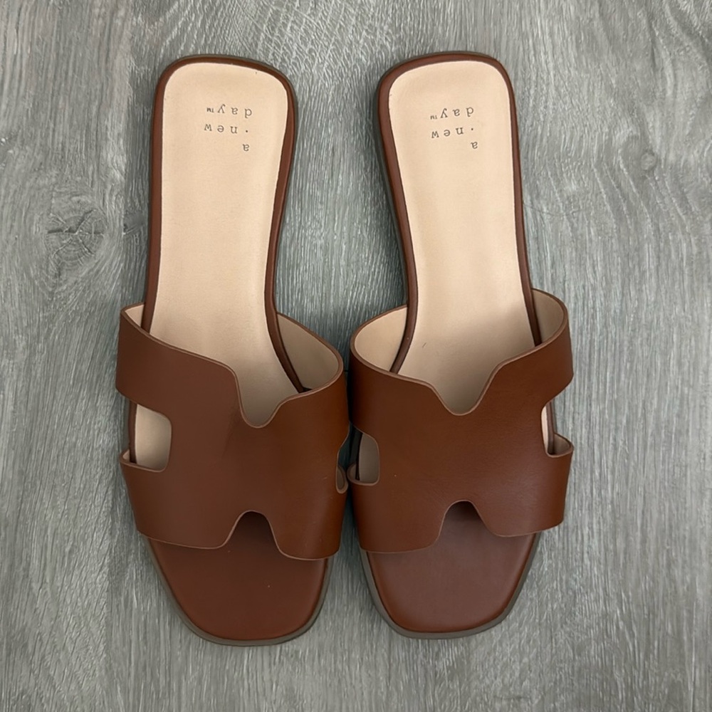 A New Day Women’s wide width H Band Sandals, Tan, Size 8 Wide, NEW